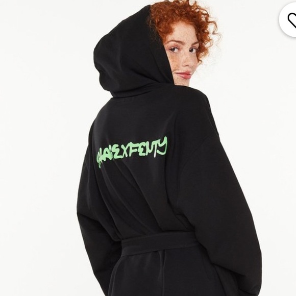 FOREVER SAVAGE FENTY BLACK NEON SHORT ROBE M-L - Picture 2 of 8